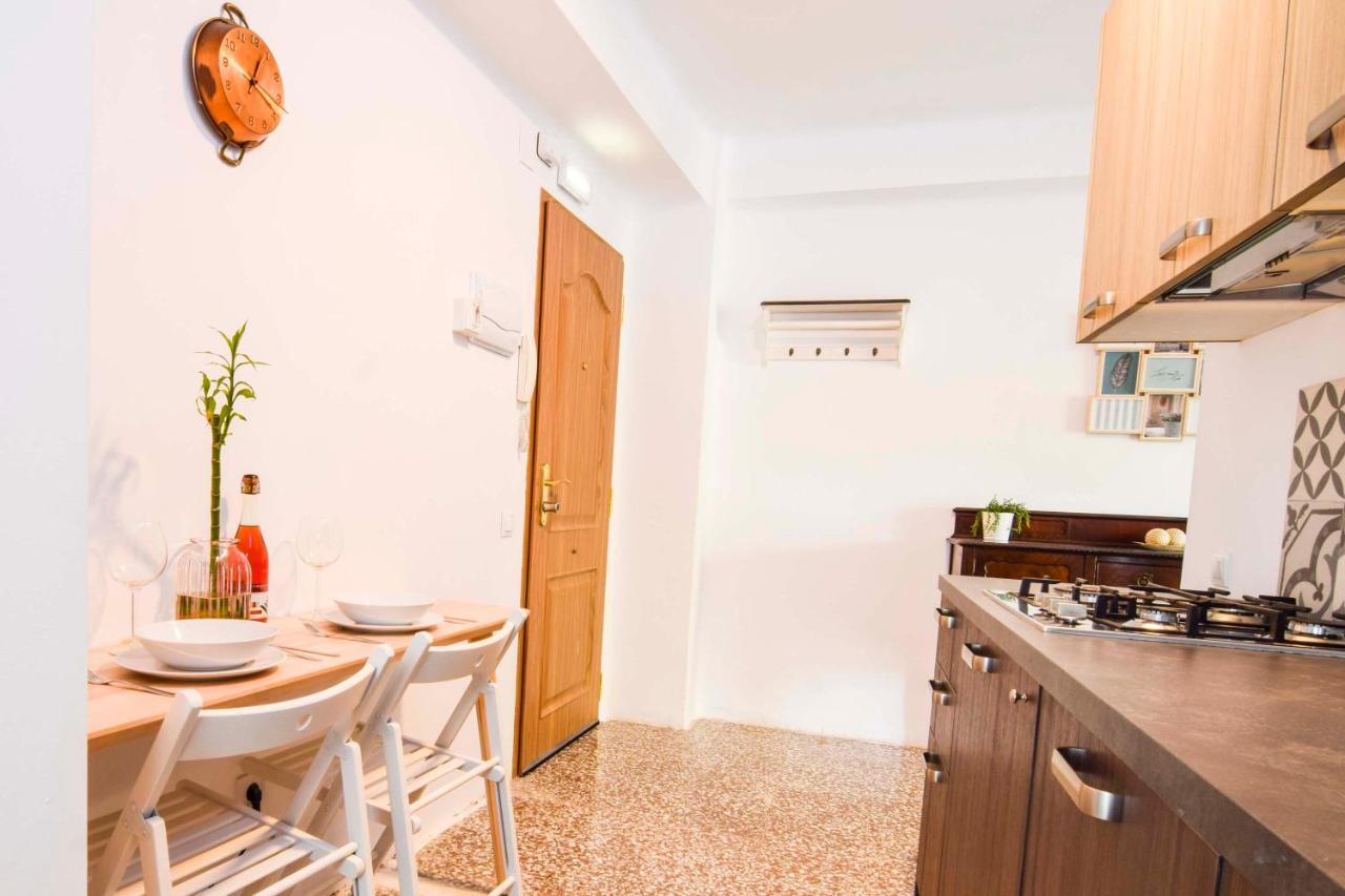 P&P Apartaments Arapiles Malaga Exterior photo